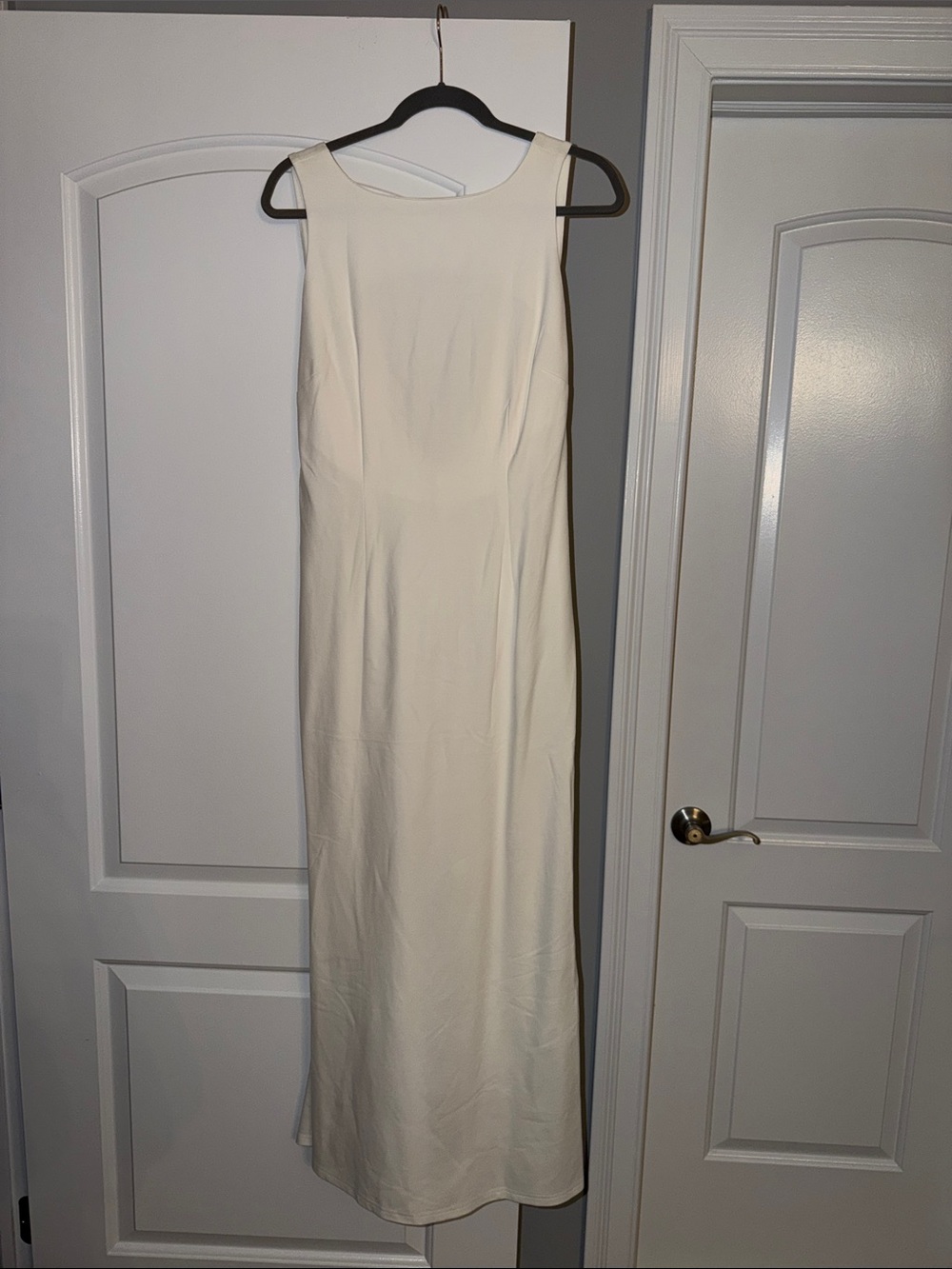 Elegant Women's Ivory Sleeveless Maxi Dress